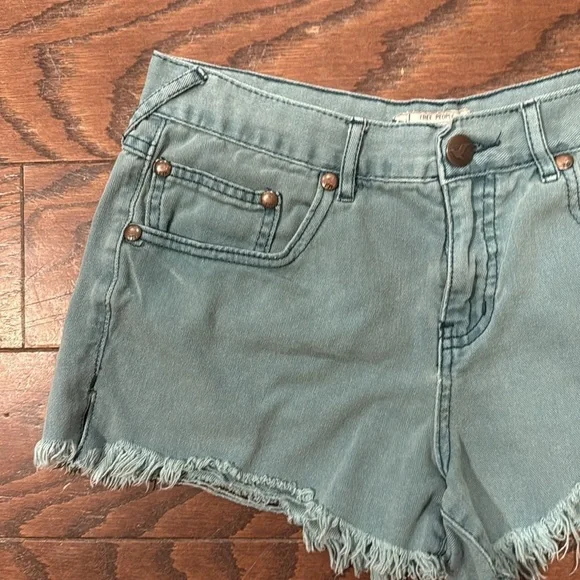 Free People green frayed shorts, size 28 - Picture 4 of 8
